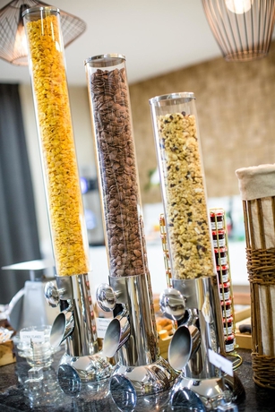 Imagen del bar/restaurante del Hotel Kyriad Chambéry Centre - Curial. Foto 6