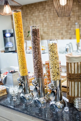 Imagen del bar/restaurante del Hotel Kyriad Chambéry Centre - Curial. Foto 7