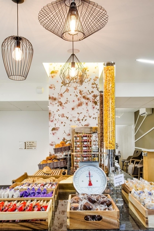 Imagen del bar/restaurante del Hotel Kyriad Chambéry Centre - Curial. Foto 9