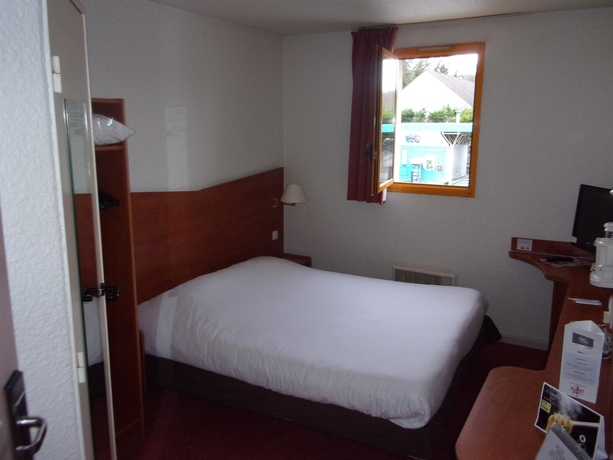 Imagen de la habitación del Hotel Kyriad Chantilly. Foto 5