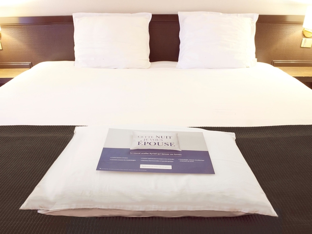 Imagen de la habitación del Hotel Kyriad Chantilly. Foto 6