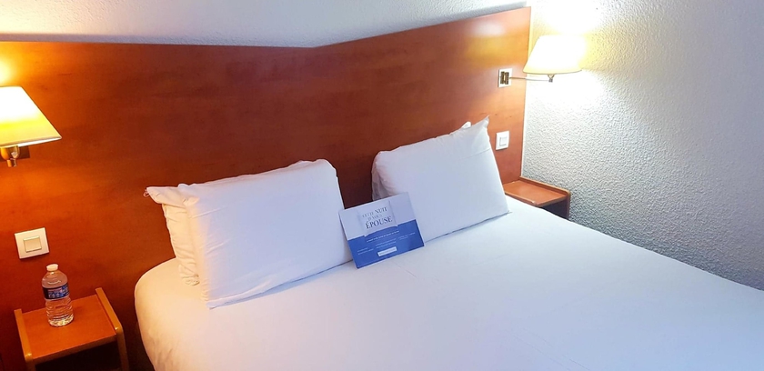 Imagen de la habitación del Hotel Kyriad Chantilly. Foto 9