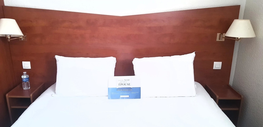 Imagen de la habitación del Hotel Kyriad Chantilly. Foto 10