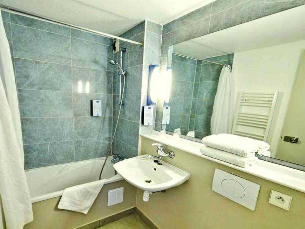 Imagen de la habitación del Hotel Kyriad Chantilly Sud - Luzarches. Foto 5