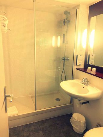 Imagen de la habitación del Hotel Kyriad Chantilly Sud - Luzarches. Foto 8