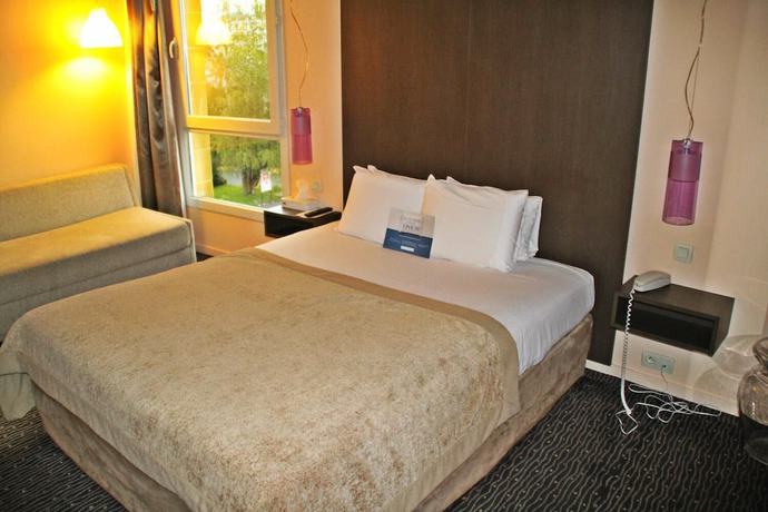 Imagen de la habitación del Hotel Kyriad Charleville Mezieres. Foto 3