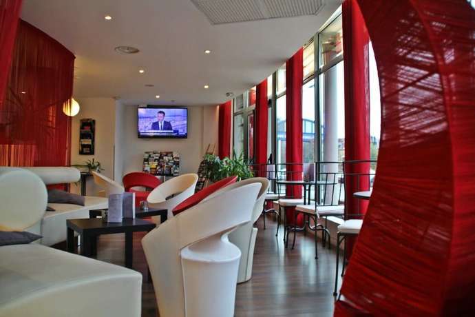 Imagen de los interiores del Hotel Kyriad Charleville Mezieres. Foto 14