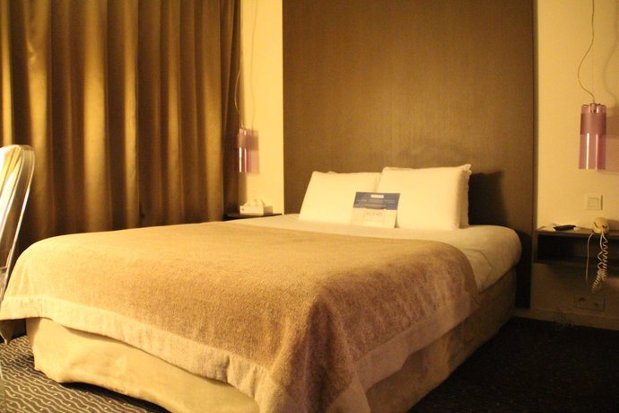 Imagen de la habitación del Hotel Kyriad Charleville Mezieres. Foto 11