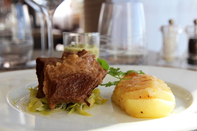 Imagen del bar/restaurante del Hotel Kyriad Chartres. Foto 3