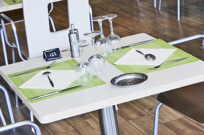 Imagen del bar/restaurante del Hotel Kyriad Chartres. Foto 8