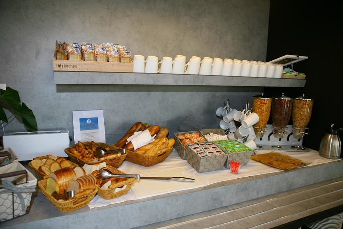 Imagen del bar/restaurante del Hotel Kyriad Chateauroux. Foto 2