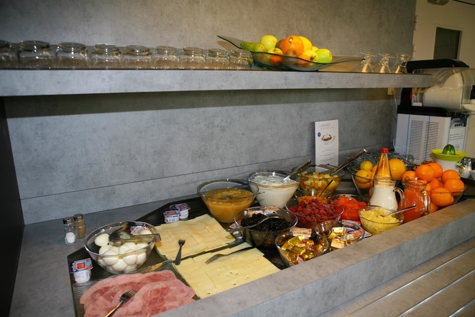 Imagen del bar/restaurante del Hotel Kyriad Chateauroux. Foto 3