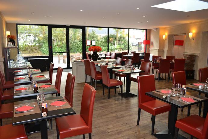 Imagen del bar/restaurante del Hotel Kyriad Cholet. Foto 2
