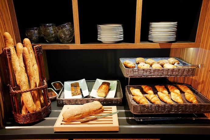 Imagen del bar/restaurante del Hotel Kyriad Clermont Ferrand Nord - Riom. Foto 6