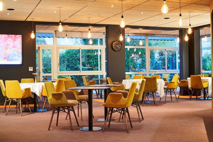 Imagen del bar/restaurante del Hotel Kyriad Clermont Ferrand Nord - Riom. Foto 8