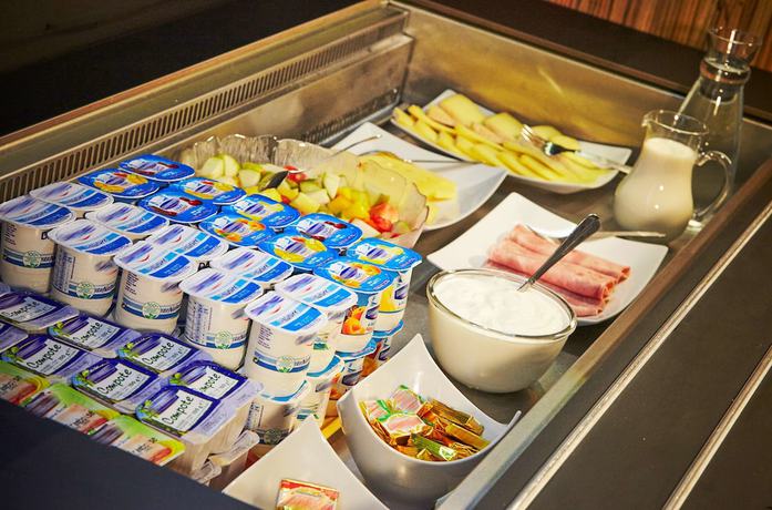 Imagen del bar/restaurante del Hotel Kyriad Clermont Ferrand Nord - Riom. Foto 9