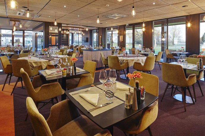 Imagen del bar/restaurante del Hotel Kyriad Clermont Ferrand Nord - Riom. Foto 10