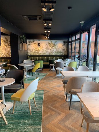 Imagen del bar/restaurante del Hotel Kyriad Crepy en Valois. Foto 3