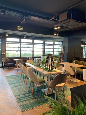 Imagen del bar/restaurante del Hotel Kyriad Crepy en Valois. Foto 4