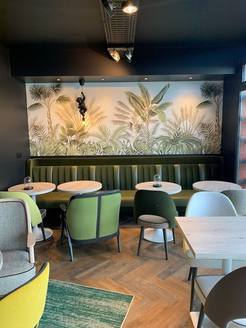 Imagen del bar/restaurante del Hotel Kyriad Crepy en Valois. Foto 7