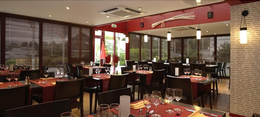 Imagen del bar/restaurante del Hotel Kyriad - Deauville St Arnoult. Foto 4