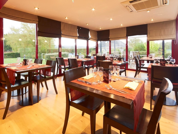 Imagen del bar/restaurante del Hotel Kyriad - Deauville St Arnoult. Foto 5