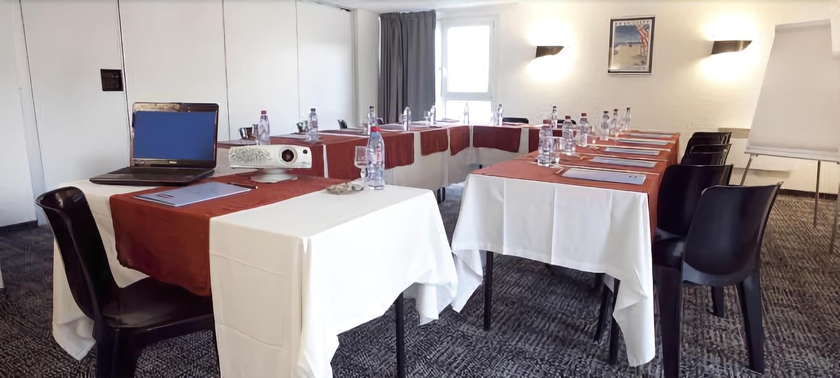 Imagen de los interiores del Hotel Kyriad - Deauville St Arnoult. Foto 17