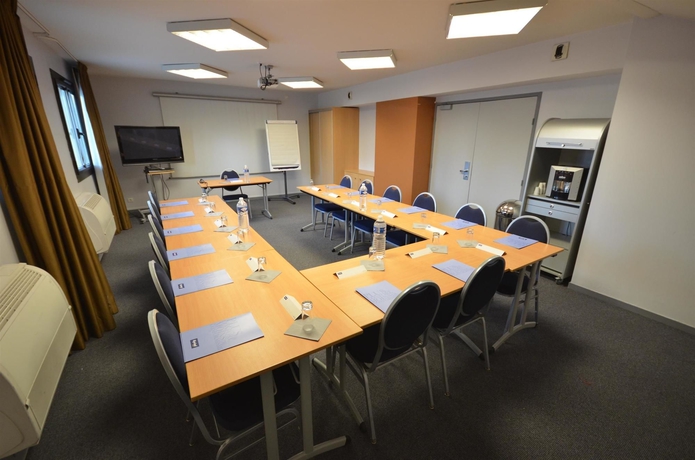 Imagen de los interiores del Hotel Kyriad Dijon Est - Mirande. Foto 12