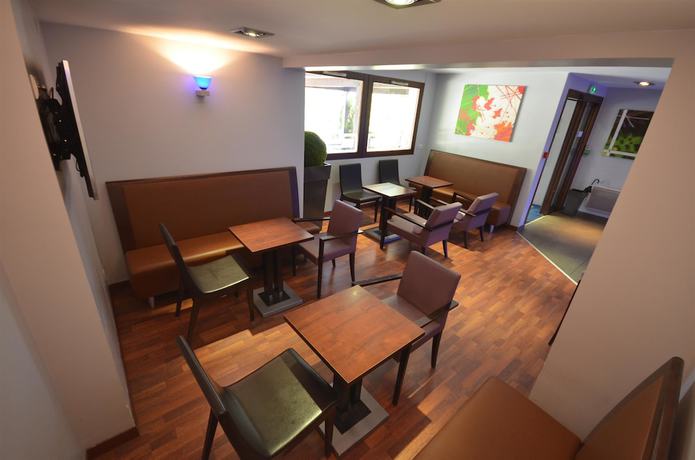 Imagen de los interiores del Hotel Kyriad Dijon Est - Mirande. Foto 17