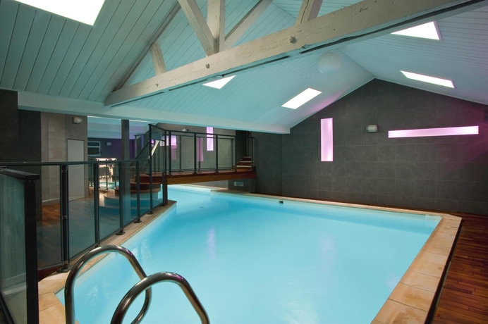 Imagen de la piscina del Hotel Kyriad Dijon - Gare. Foto 20