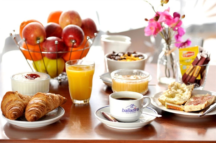 Imagen del bar/restaurante del Hotel Kyriad Direct Agen-castelculier. Foto 3