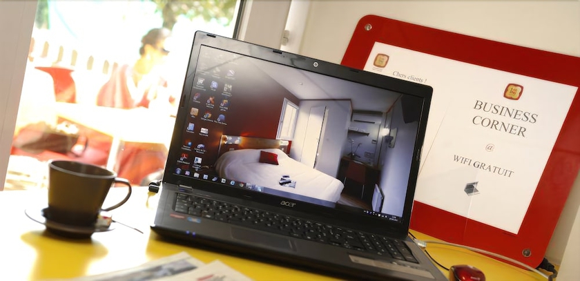 Imagen del bar/restaurante del Hotel Kyriad Direct Bordeaux Est Lormont. Foto 2