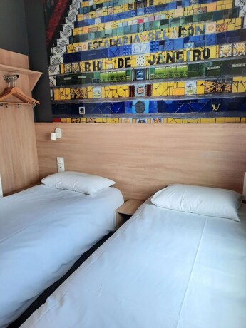 Imagen general del Hotel Kyriad Direct Caen Nord - Memorial. Foto 7