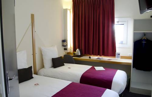 Imagen de la habitación del Hotel Kyriad Direct Chilly Mazarin. Foto 6