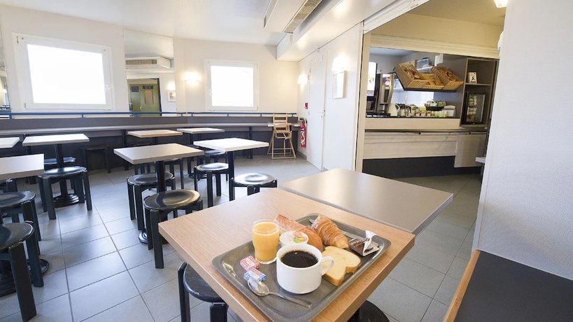 Imagen del bar/restaurante del Hotel Kyriad Direct Clermont Ferrand Nord - Gerzat. Foto 2