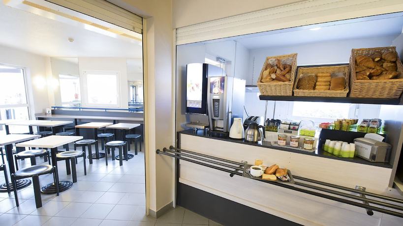 Imagen del bar/restaurante del Hotel Kyriad Direct Clermont Ferrand Nord - Gerzat. Foto 4