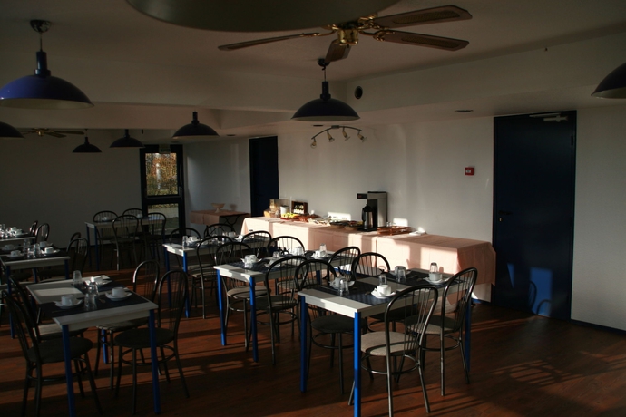 Imagen del bar/restaurante del Hotel Kyriad Direct Dreux. Foto 2