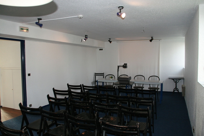Imagen de los interiores del Hotel Kyriad Direct Dreux. Foto 9