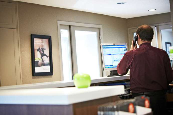 Imagen general del Hotel Kyriad Direct Evreux. Foto 8