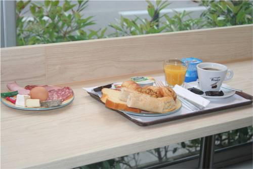 Imagen de la habitación del Hotel Kyriad Direct Grenoble. Foto 13