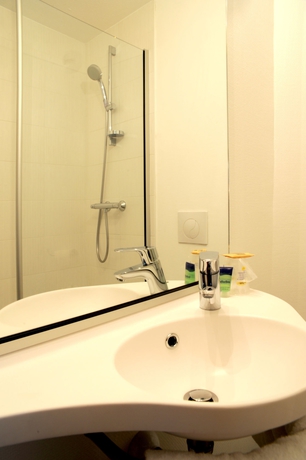 Imagen de la habitación del Hotel Kyriad Direct La Rochelle Sud Aytré. Foto 10