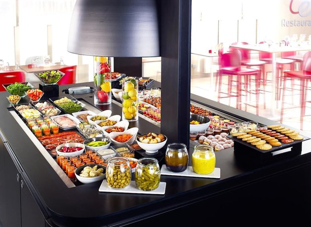 Imagen del bar/restaurante del Hotel Kyriad Direct Le Havre Est - Gonfreville. Foto 5