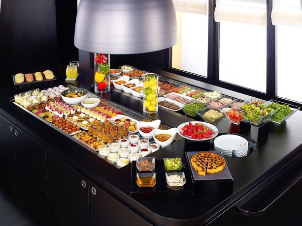 Imagen del bar/restaurante del Hotel Kyriad Direct Le Havre Est - Gonfreville. Foto 6