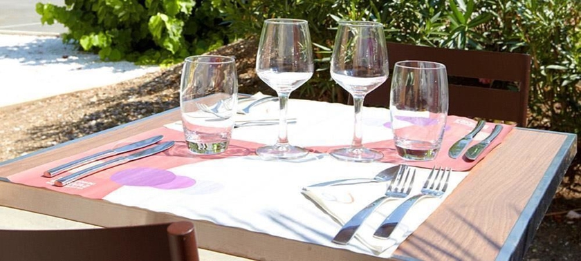 Imagen del bar/restaurante del Hotel Kyriad Direct Marseille Est La Valentine. Foto 4