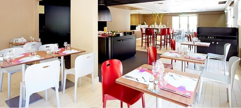Imagen del bar/restaurante del Hotel Kyriad Direct Marseille Est La Valentine. Foto 5