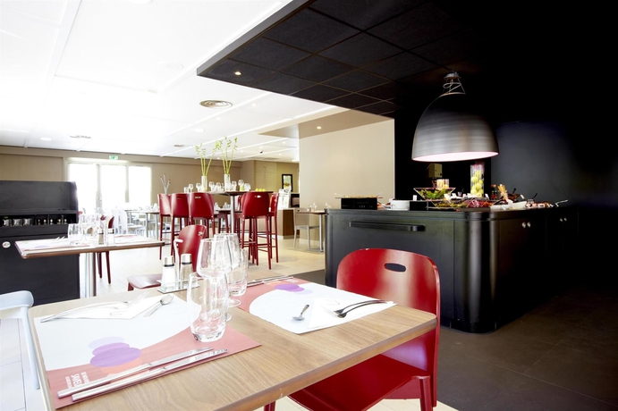 Imagen del bar/restaurante del Hotel Kyriad Direct Marseille Est La Valentine. Foto 7