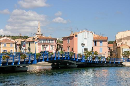Imagen general del Hotel Kyriad Direct Martigues. Foto 3