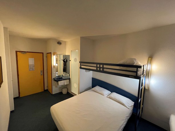 Imagen de la habitación del Hotel Kyriad Direct Montauban Centre. Foto 7