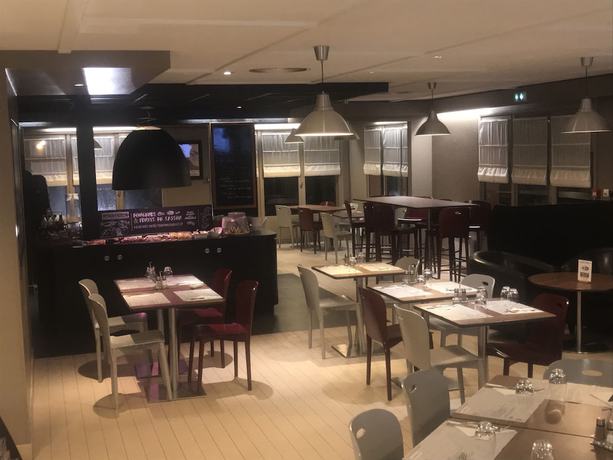 Imagen del bar/restaurante del Hotel Kyriad Direct Montpellier Saint Jean De Védas - La Peyrière. Foto 2