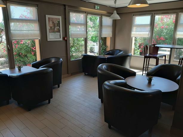 Imagen del bar/restaurante del Hotel Kyriad Direct Montpellier Saint Jean De V&eacute;das - La Peyri&egrave;re. Foto 2